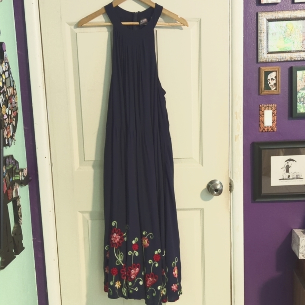 Retrolicious Floral Embroidery Dress 2X